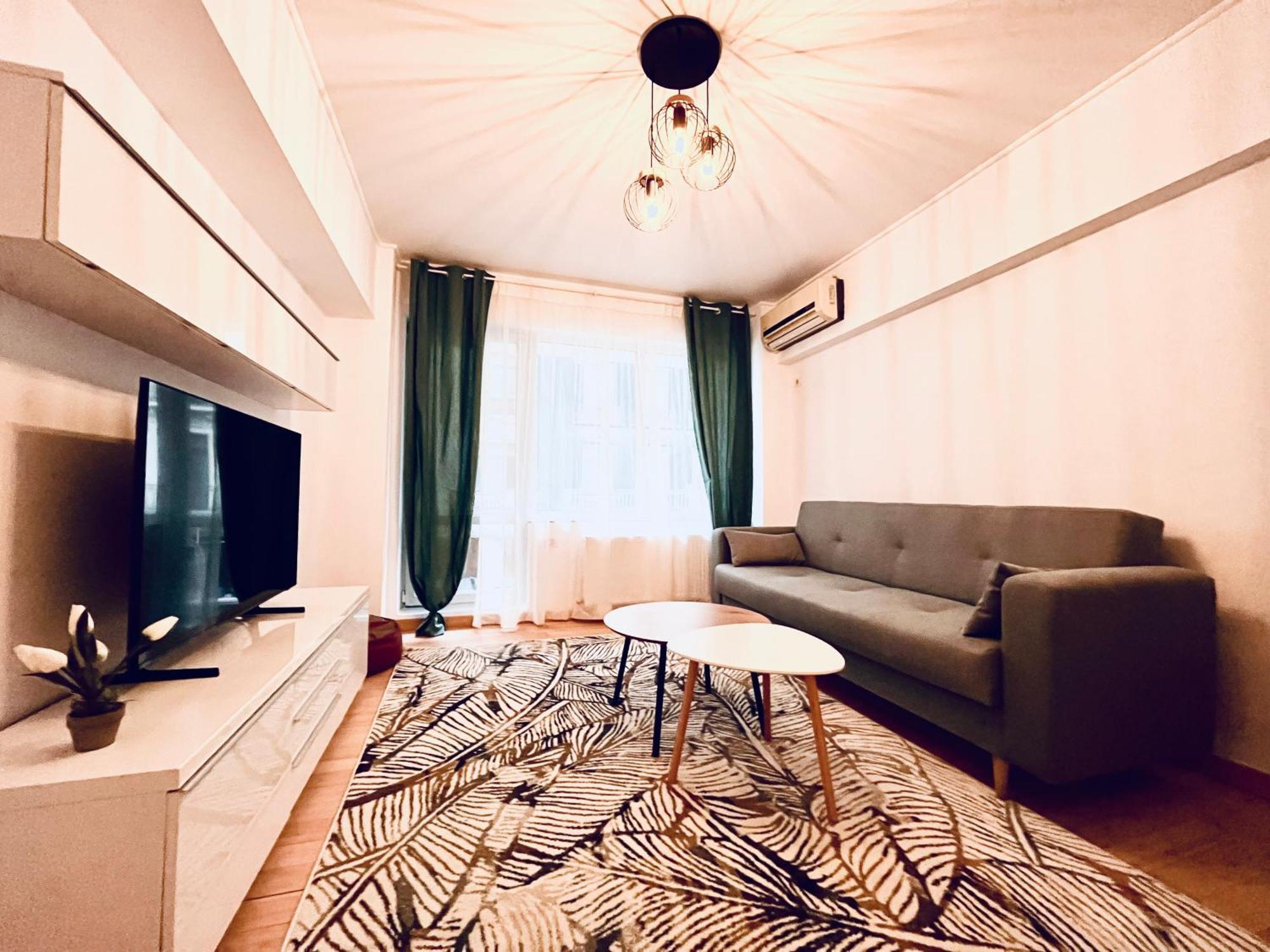 Cozy Apartment With Balcony Bucharest Exterior photo