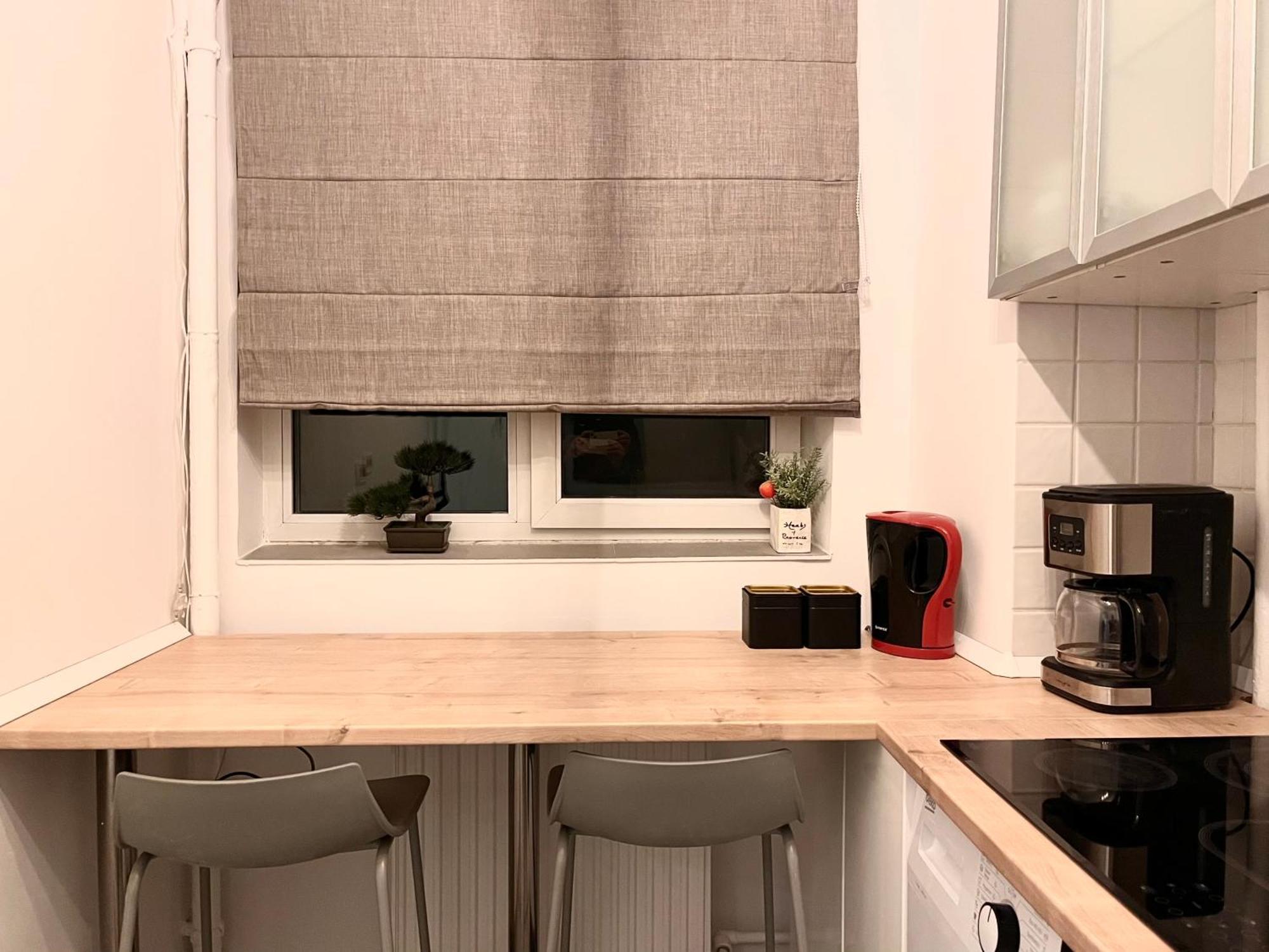 Cozy Apartment With Balcony Bucharest Exterior photo